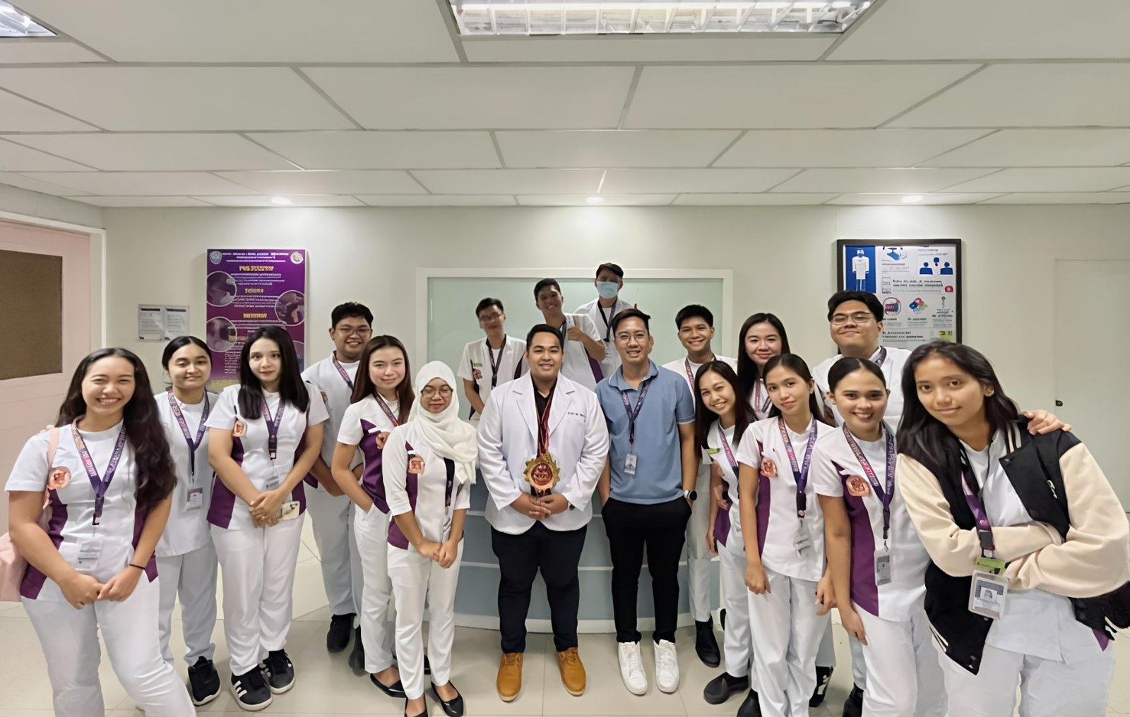 Med Tech students participating in a Stellar Academy board review session in Davao City